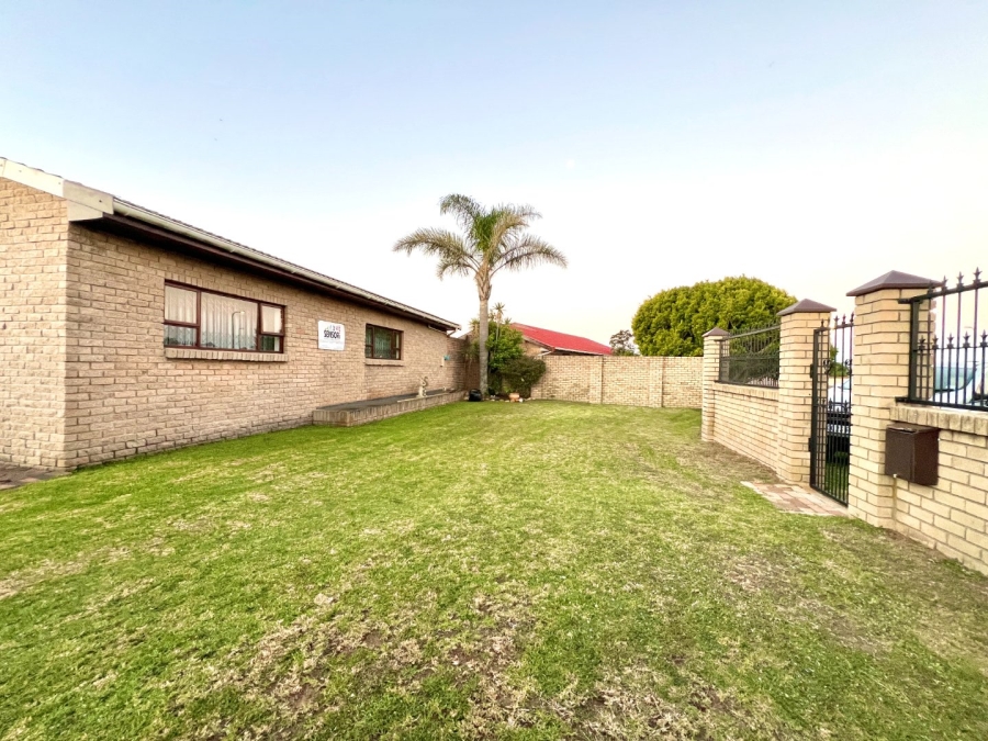 4 Bedroom Property for Sale in Walmer Downs Eastern Cape